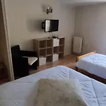 Hotel Le *