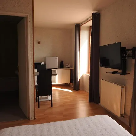 Szálloda Le *