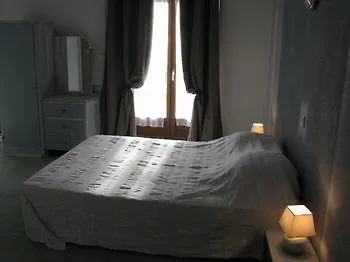 Szálloda Le *